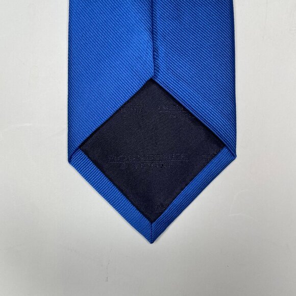 Roundtree & Yorke Silk Handmade Men's Cardinal Solid Tie Event Work Office OS - Picture 4 of 8
